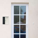 rottner-briefkasten-splashy-korpus-anthrazit-tuer-weiss-s00312_anwenderbild