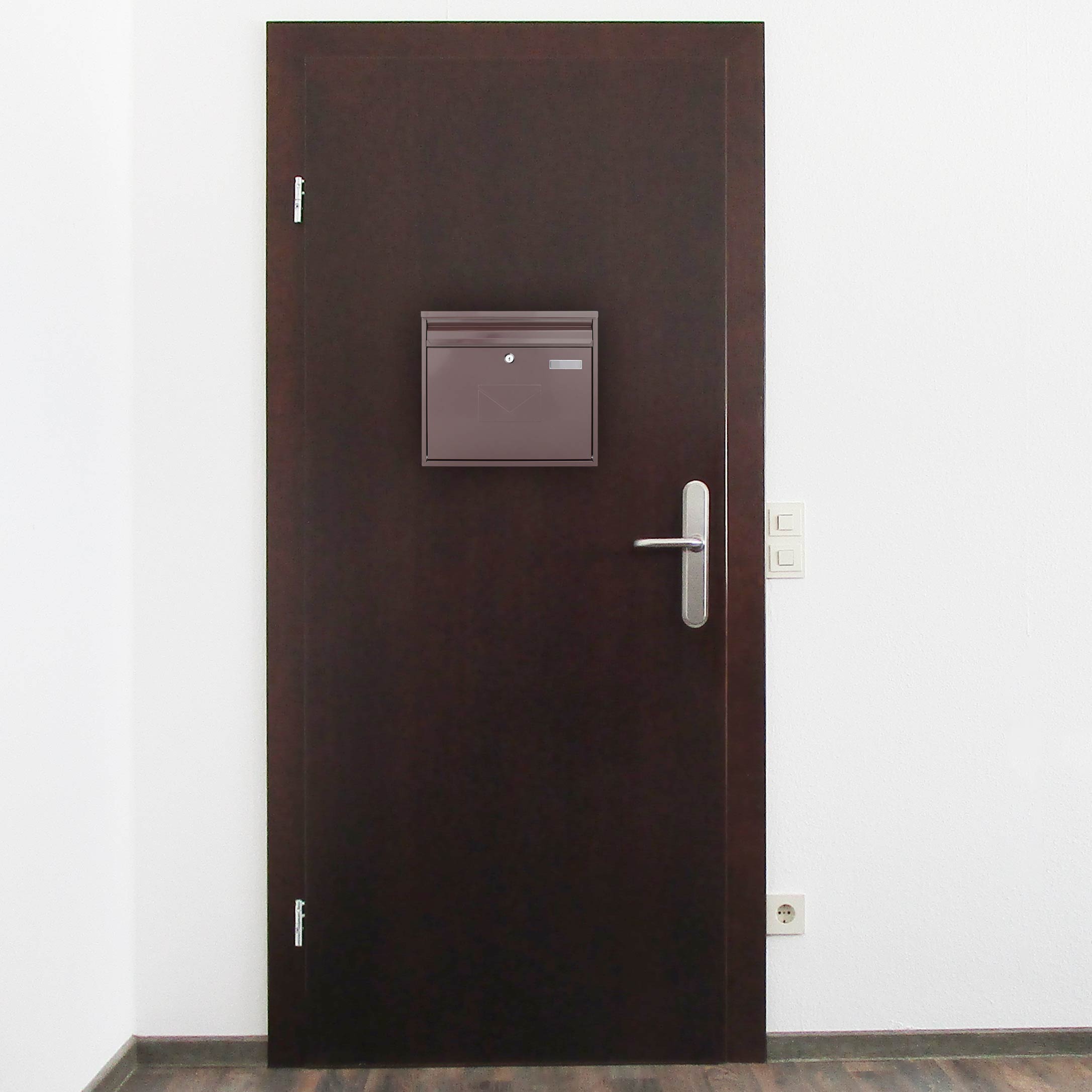 rottner-briefkasten-teramo-brown-t04771_anwenderbild1 Rottner Briefkasten Teramo braun