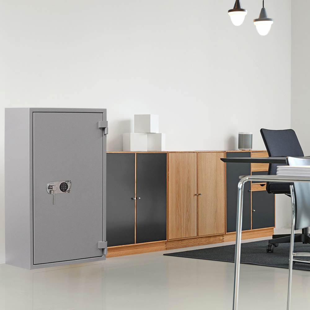 rottner-papiersicherungsschrank-superpaper-120-premium-el-t04976_anwenderbild Rottner Papiersicherungsschrank EN1 Super Paper 120 Premium Elektronikschloss weißaluminium