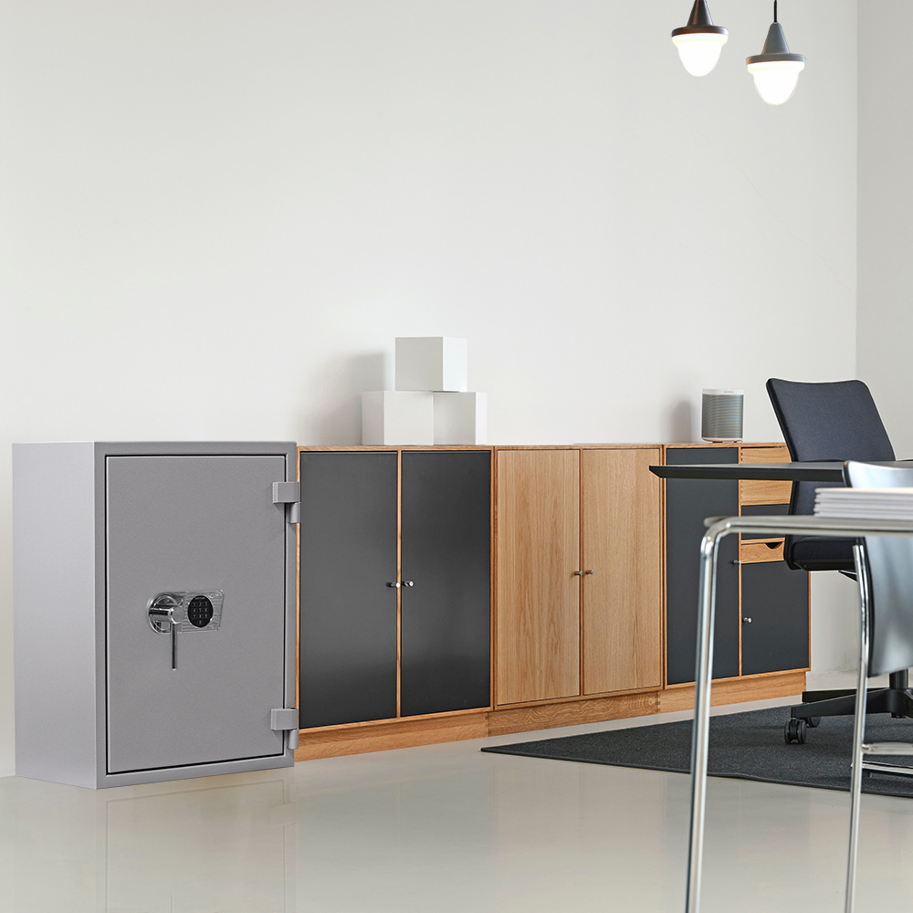 rottner-papiersicherungsschrank-superpaper-80-premium-el-t04973_anwenderbild Rottner Papiersicherungsschrank EN1 SuperPaper 80 Premium Elektronikschloss weißaluminium