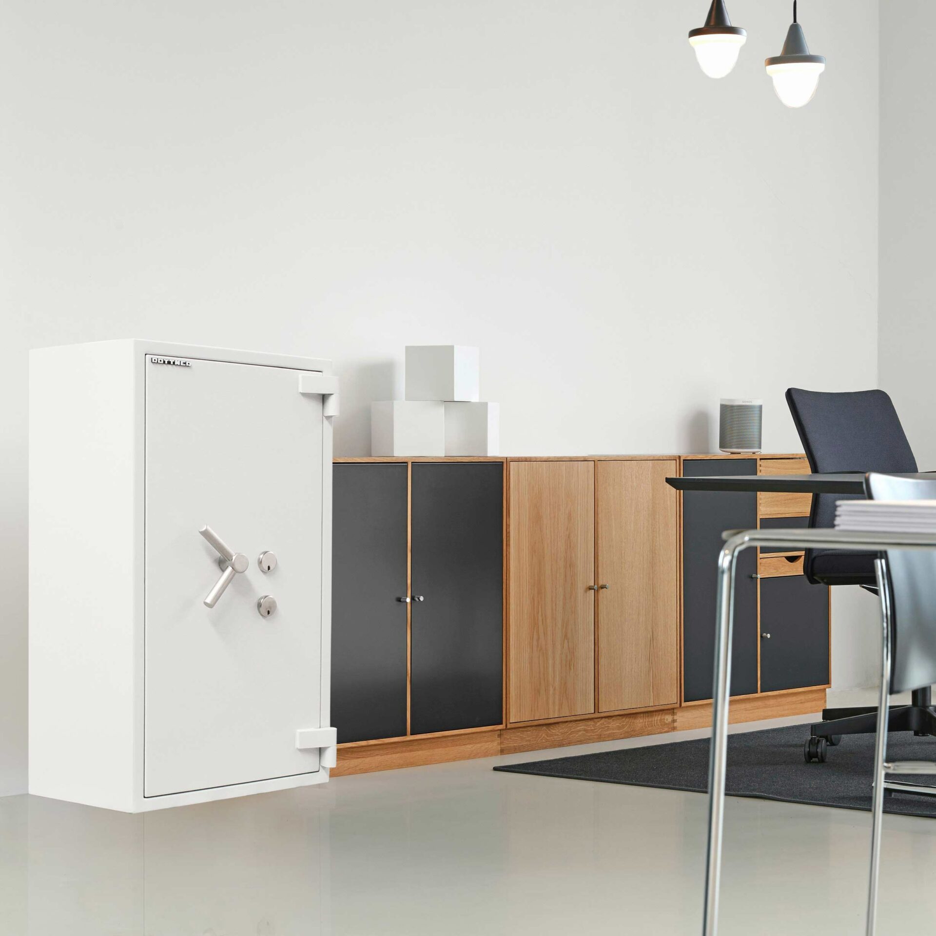 rottner-wertschutzschrank-projekt-100-fire-premium-doppelbartschloss-t05949_anwenderbild Rottner Wertschutzschrank EN4 Projekt 100 Fire Premium Doppelbartschloss lichtgrau