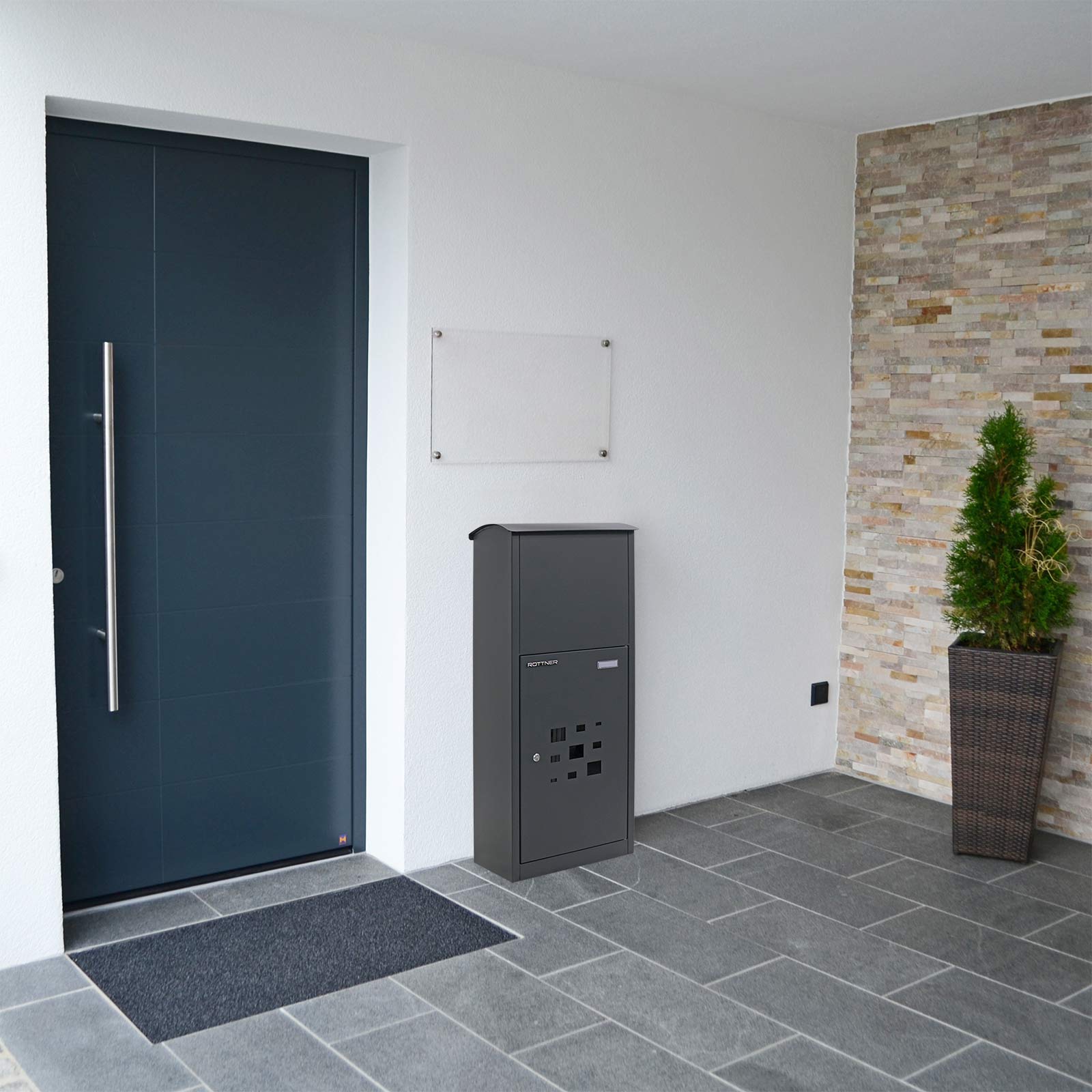 rottner-paketbriefkasten-parcel-protector-2-T06466_anwenderbild Rottner Paketbriefkasten Parcel Protector 2, extra Groß mit viel Volumen Zylinderschloss Anthrazit