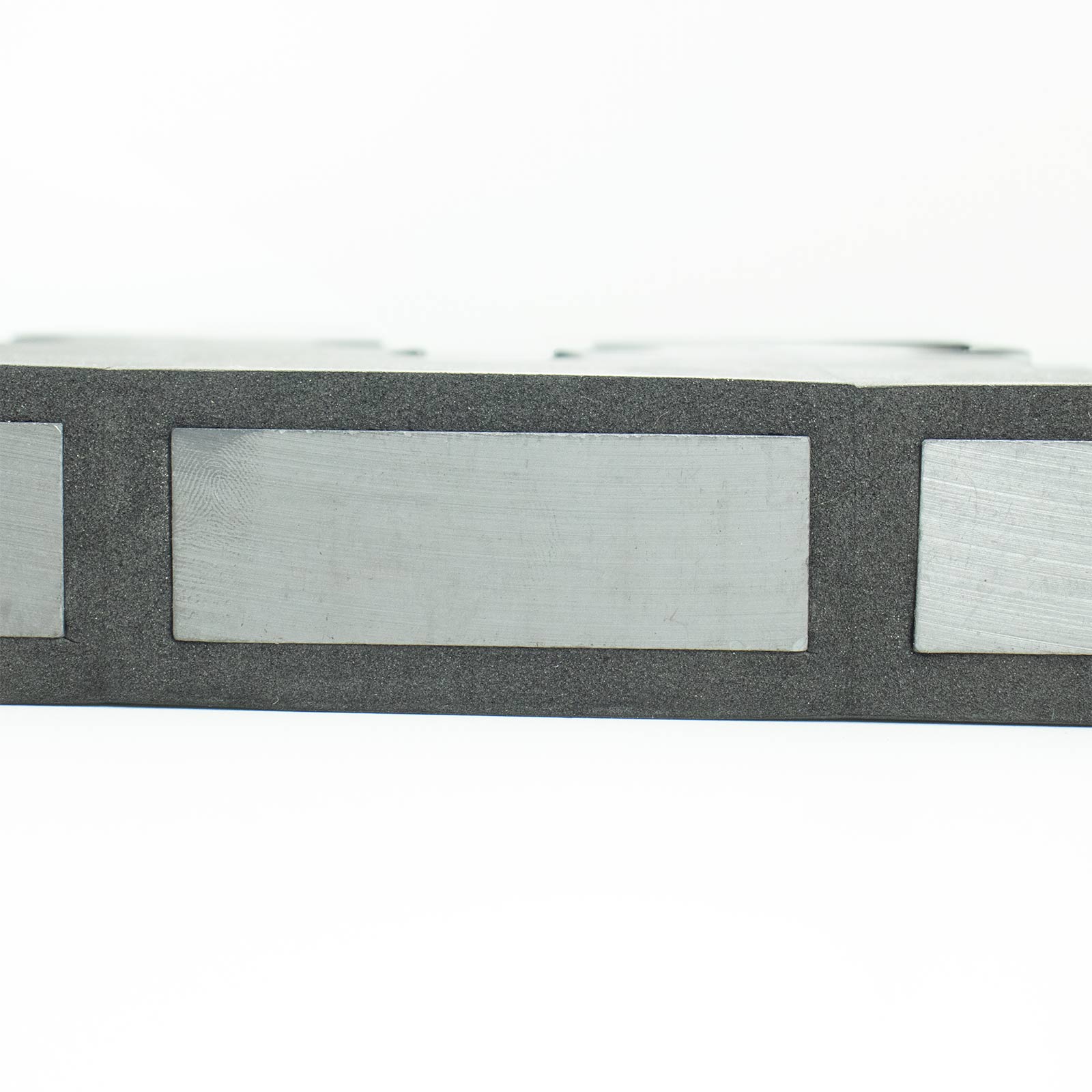 rottner-waffenhalter-5-langwaffen-flexible-breite-magnet-t06484_detail-magnete Rottner Waffenhalter für 5 Langwaffen - flexibel in der Breite Magnet