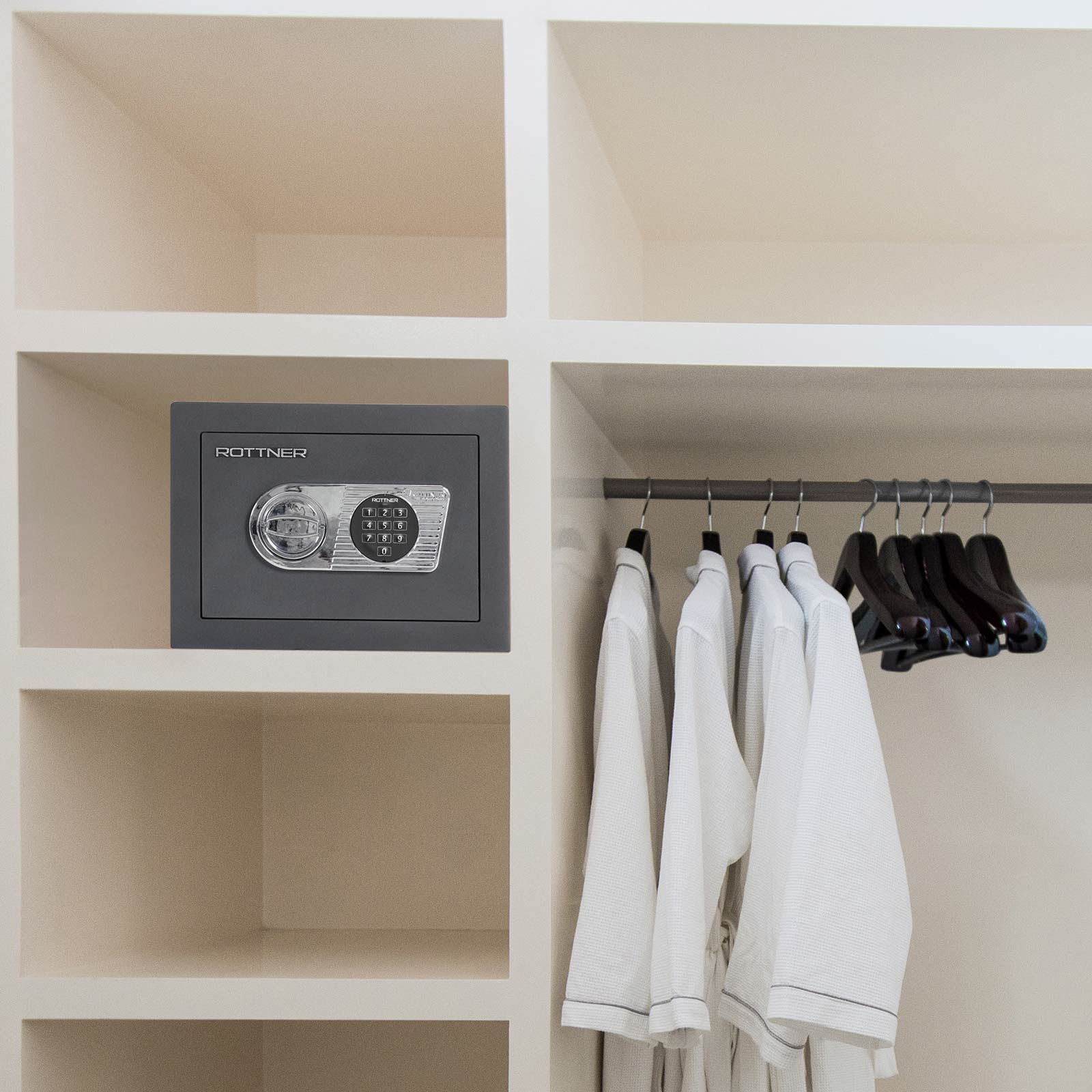 rottner-wertschutzschrank-en1-toscana-26-el-anthrazit-v2-t06527_anwenderbild Rottner Wertschutzschrank EN1 Toscana 26 Elektronikschloss anthrazit Sondermodell