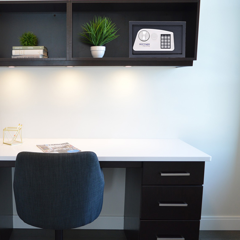 rottner-moebeltresor-atlantis-mini-anthrazit-elektronikschloss-2020-t03336_anwenderbild.jpeg Rottner Möbeltresor Atlantis Mini anthrazit Elektronikschloss