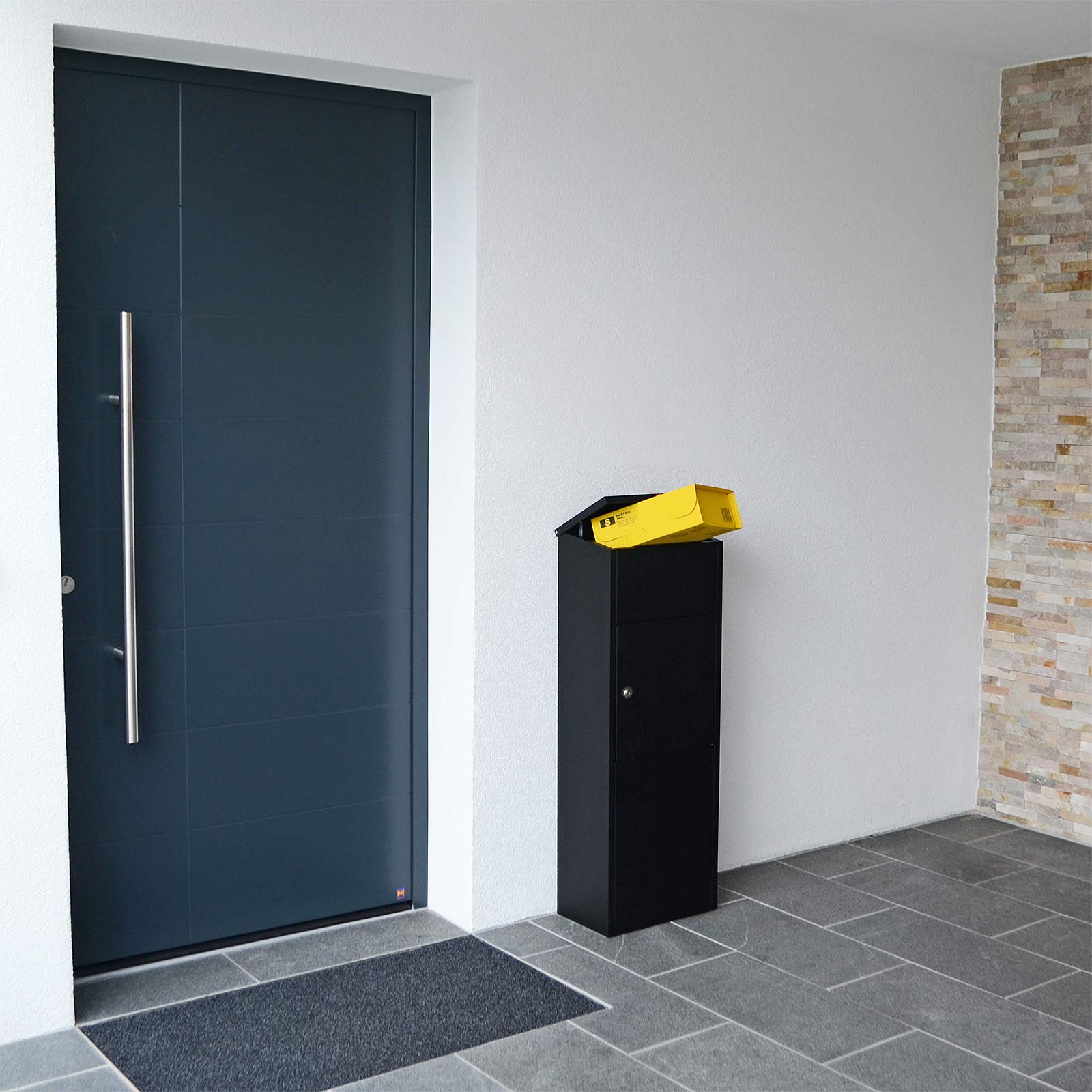 rottner-parcel-keeper-1000-black-t05781_anwenderbild1-1 Rottner Stand Paketbriefkasten Parcel Keeper 1000 schwarz