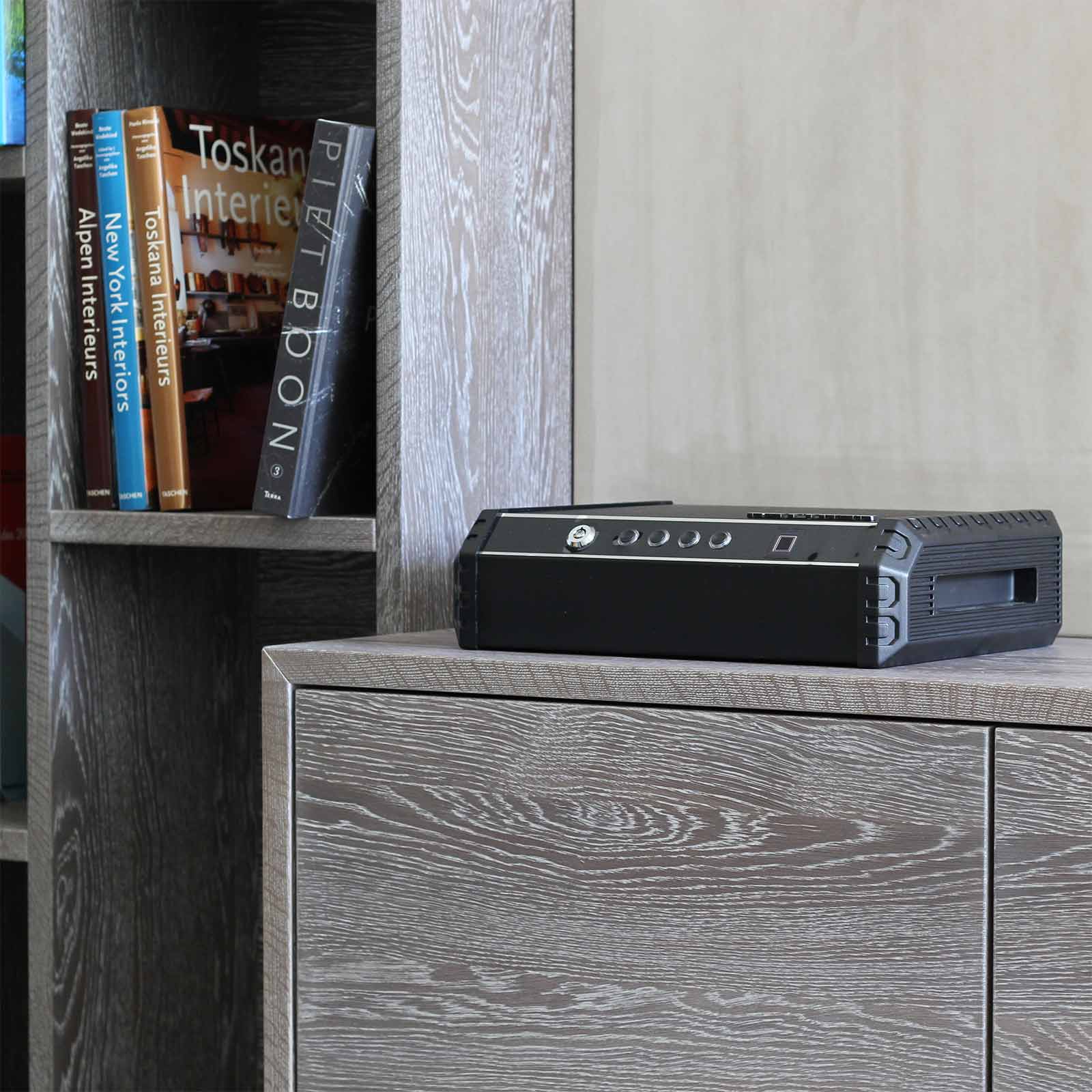 rottner-pistolenkassette-schutzbox-gunmaster-xl-v2-t06182_anwenderbild Rottner Pistolenkassette Schutzbox Gunmaster XL Fingerprintschloss schwarz